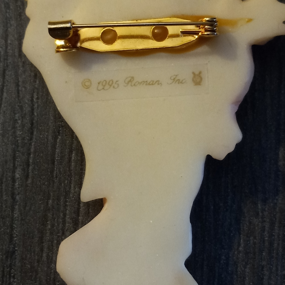 Angel Brooch - Picture 6 of 6